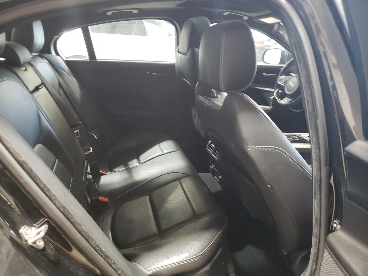 2017 JAGUAR XE photo 28