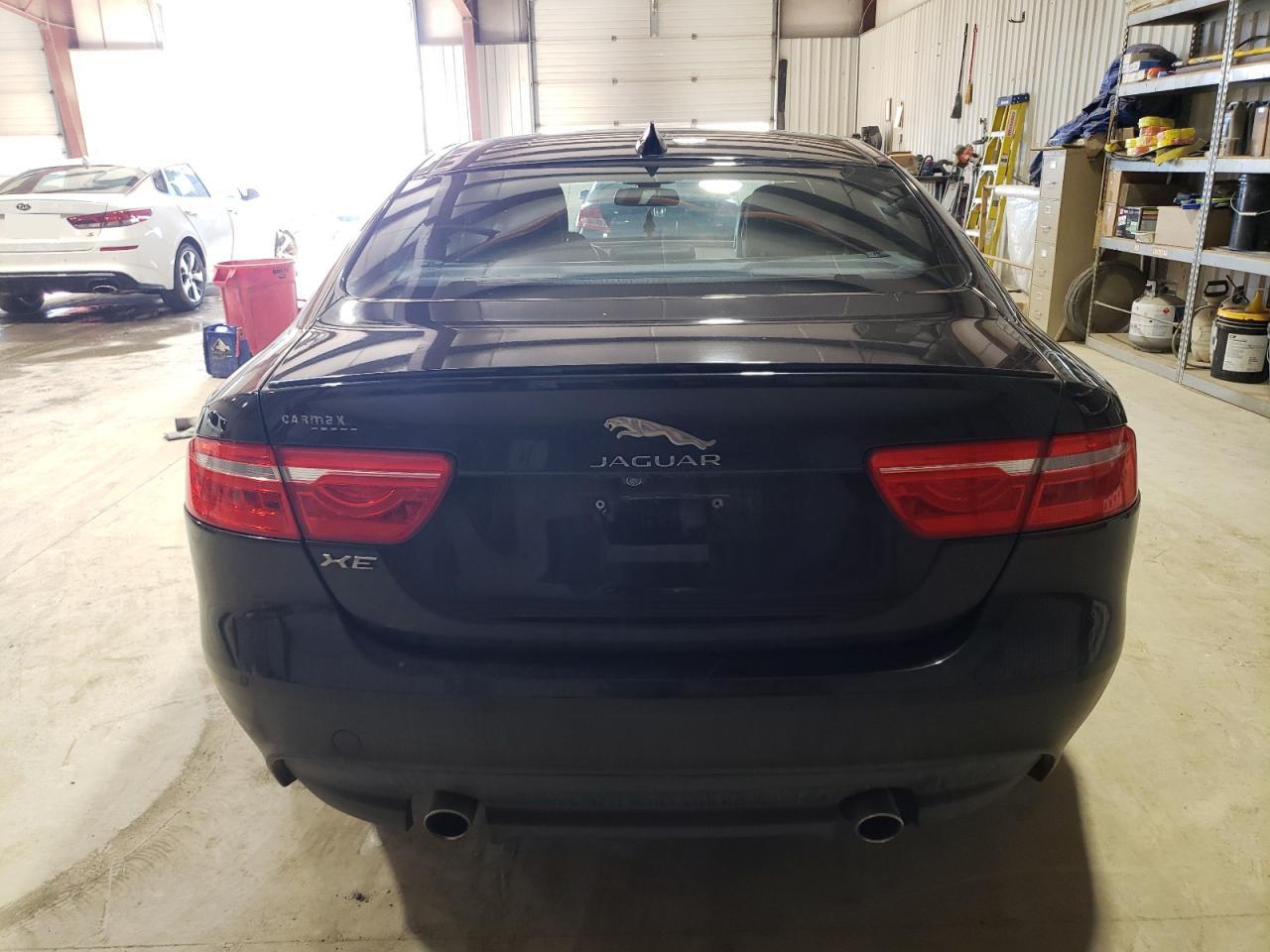 2017 JAGUAR XE photo 16