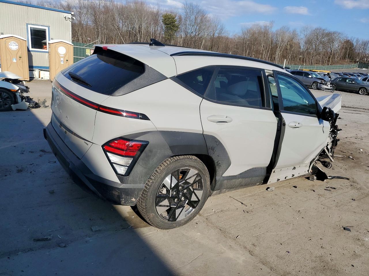 2025 HYUNDAI KONA SEL photo 5