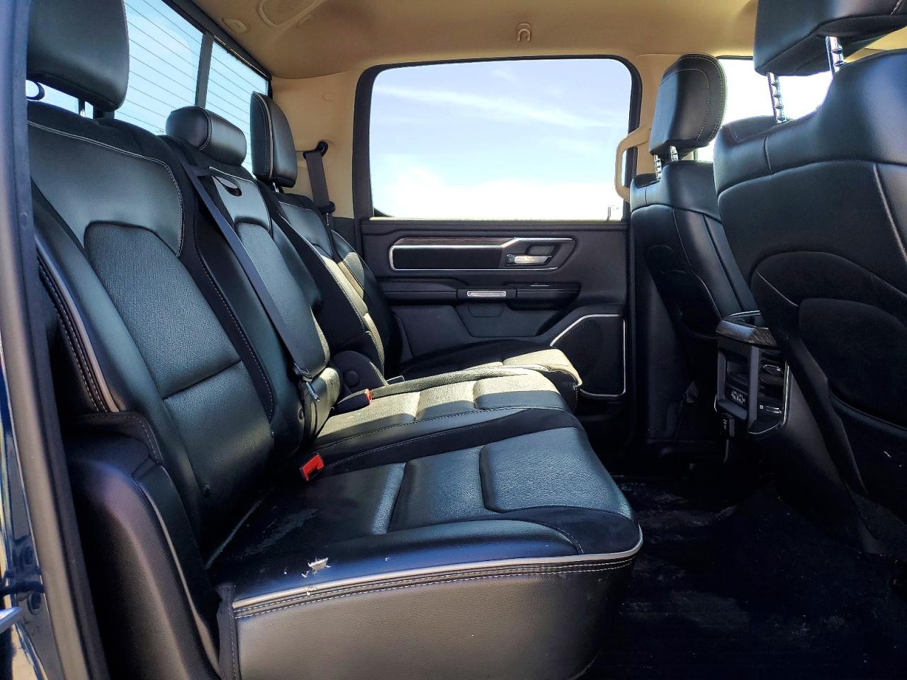 2019 RAM 1500 LARAMIE photo 19