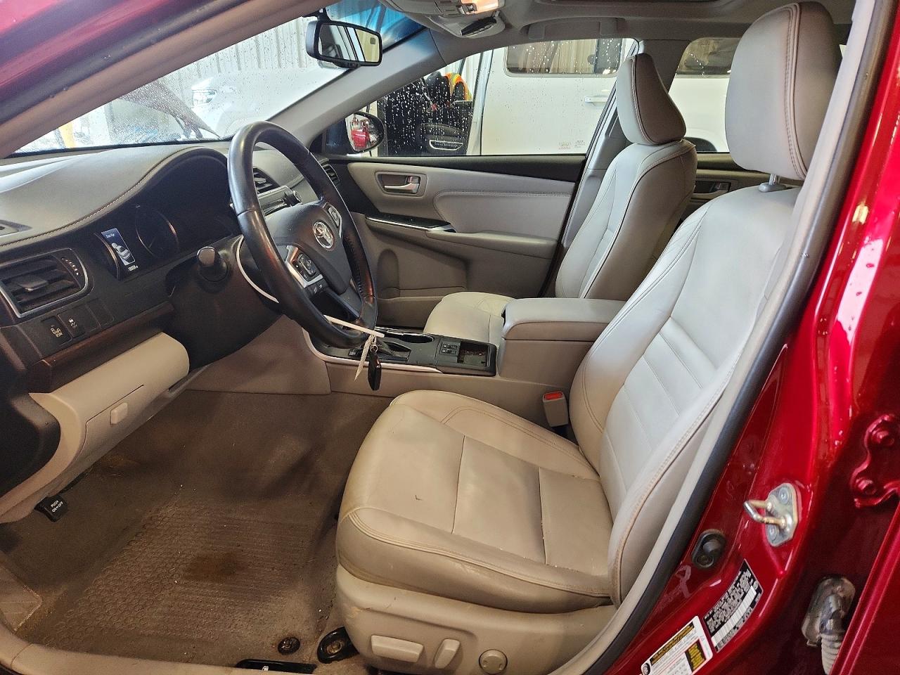 2016 TOYOTA CAMRY XLE photo 19