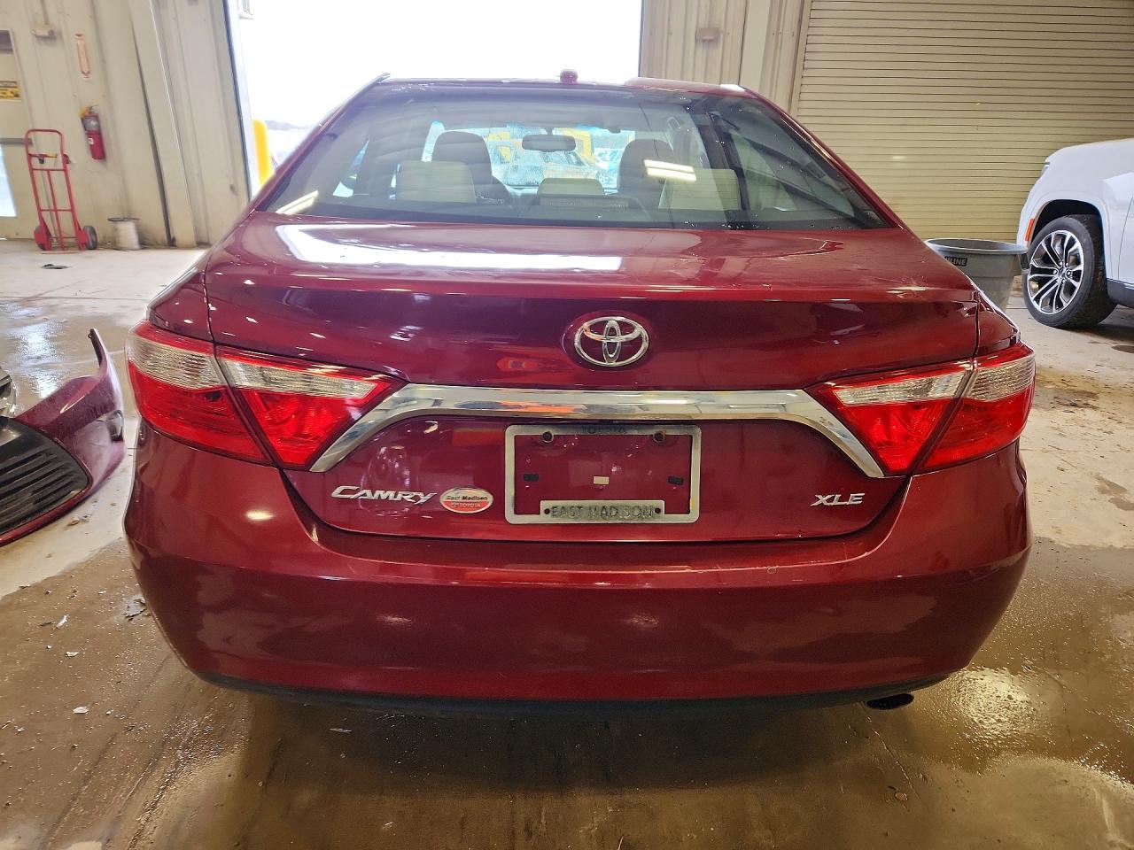 2016 TOYOTA CAMRY XLE photo 16