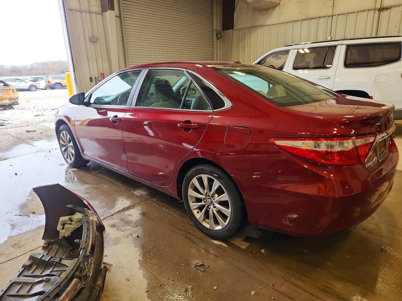 2016 TOYOTA CAMRY XLE photo 4