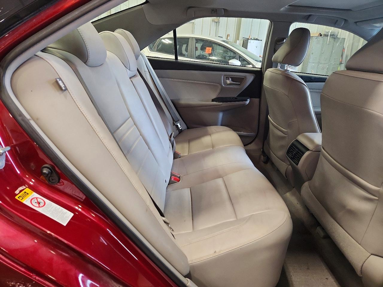 2016 TOYOTA CAMRY XLE photo 28