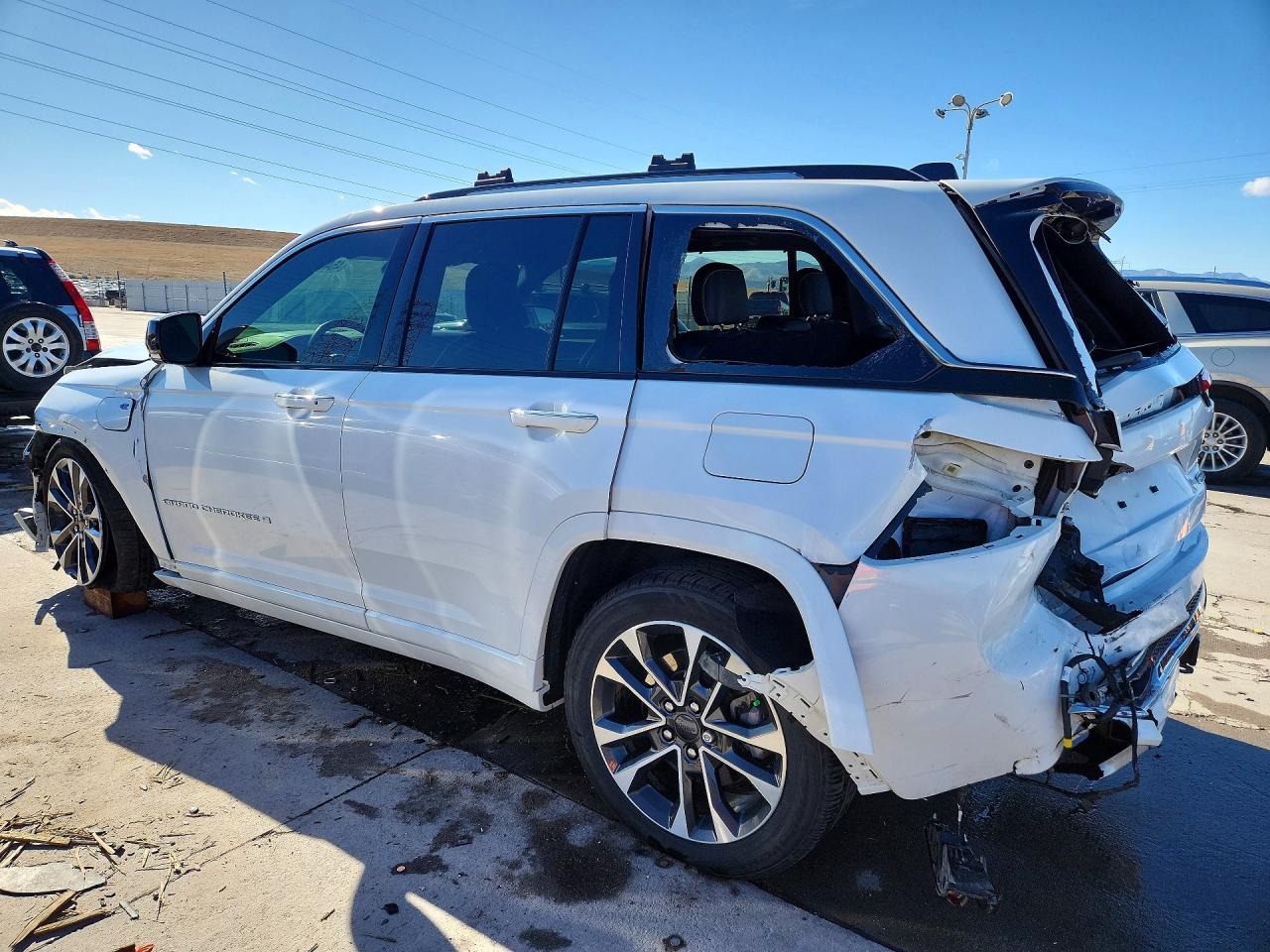 2023 JEEP GRAND CHEROKEE OVERLAND 4XE photo 3