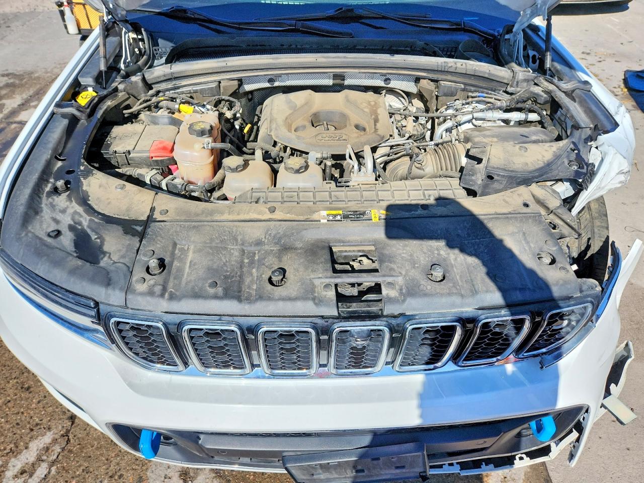 2023 JEEP GRAND CHEROKEE OVERLAND 4XE photo 23