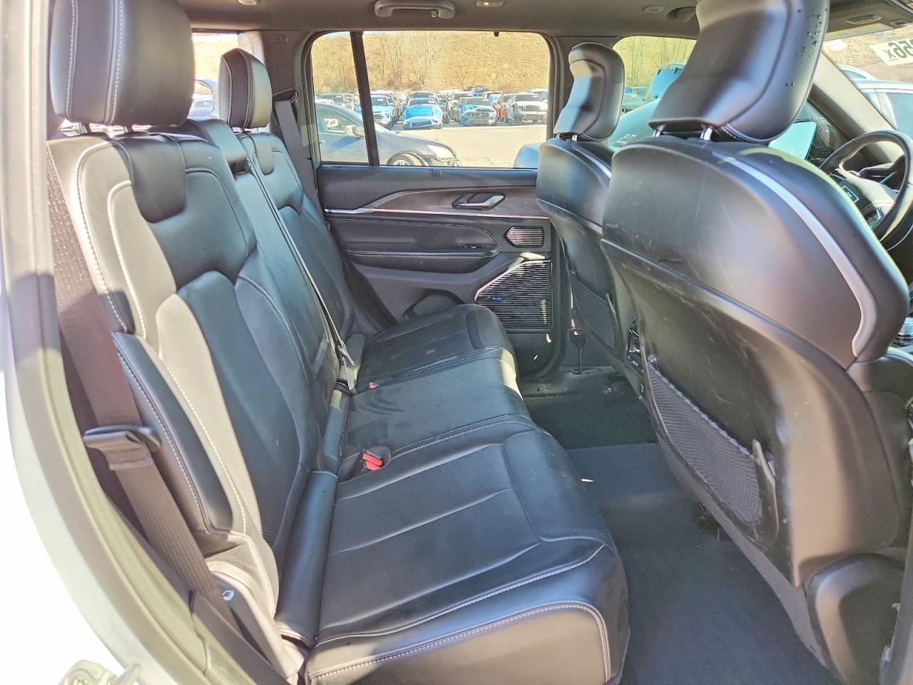 2023 JEEP GRAND CHEROKEE OVERLAND 4XE photo 21