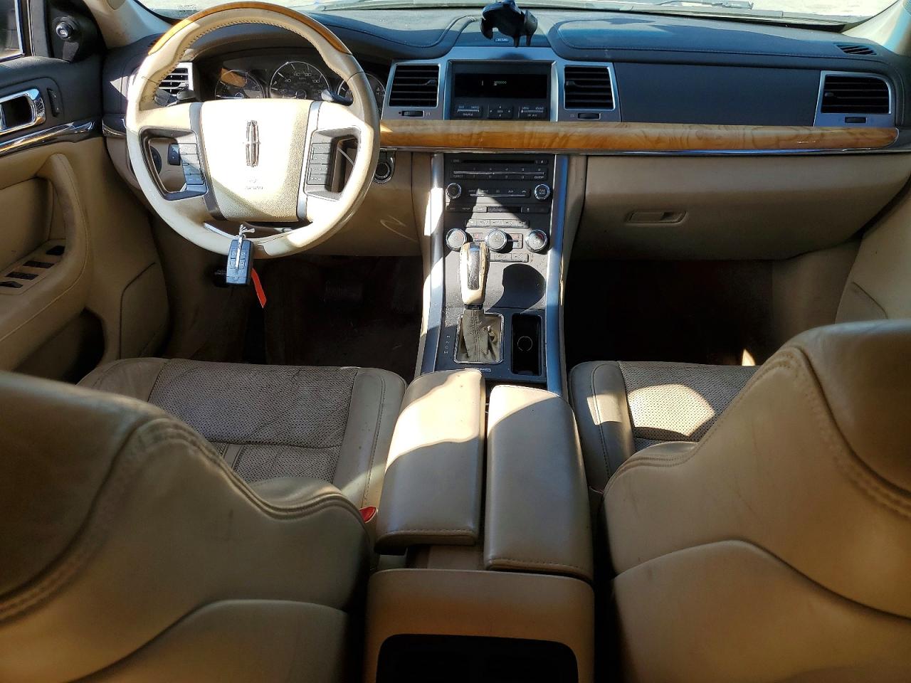 2010 LINCOLN MKS photo 15
