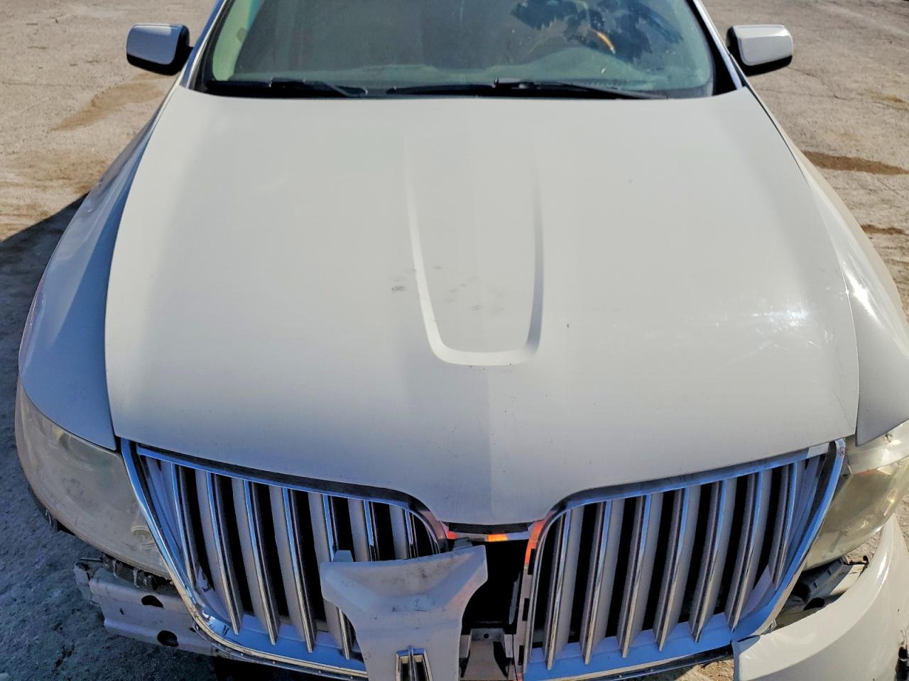 2010 LINCOLN MKS photo 21