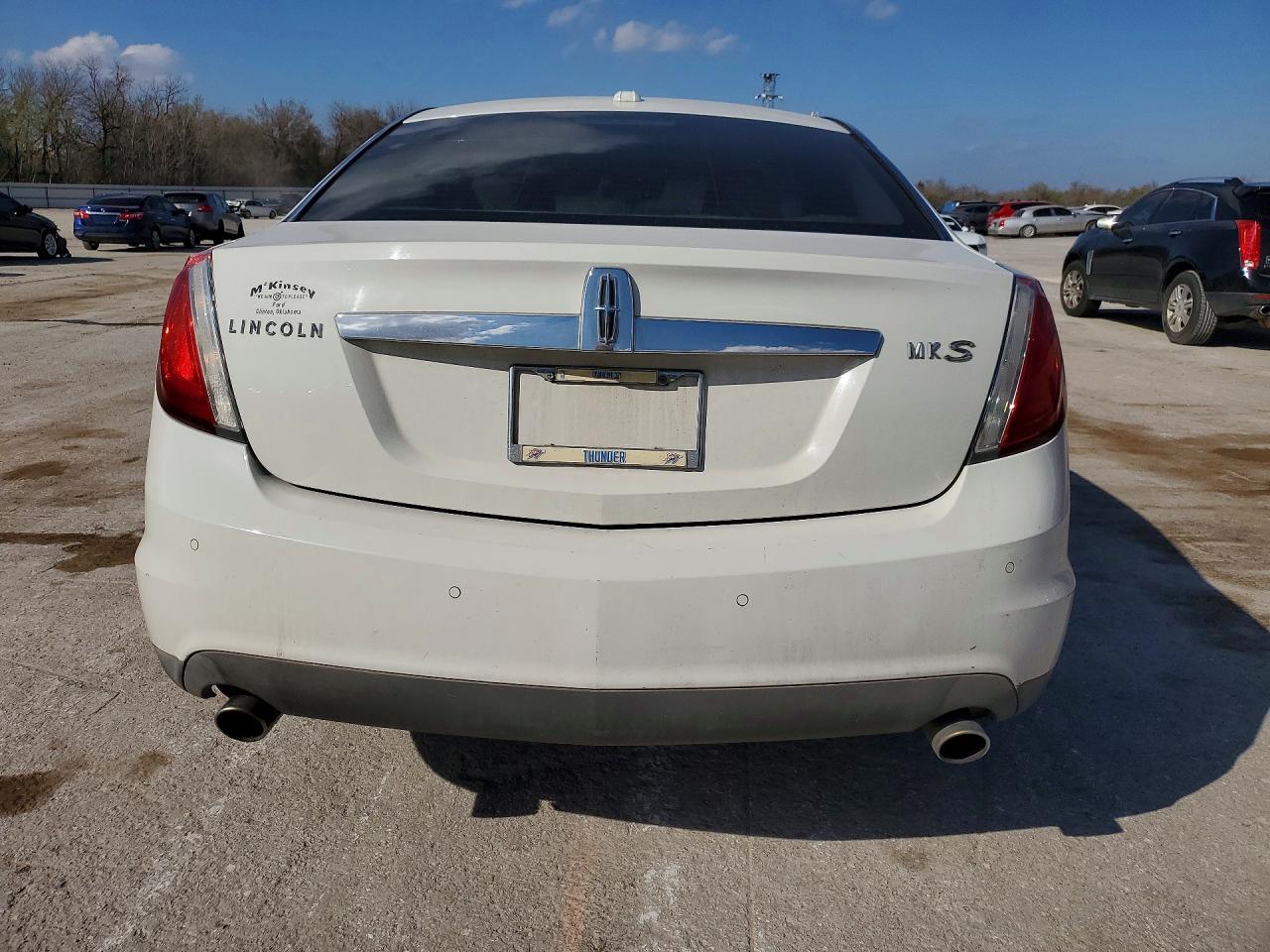 2010 LINCOLN MKS photo 11