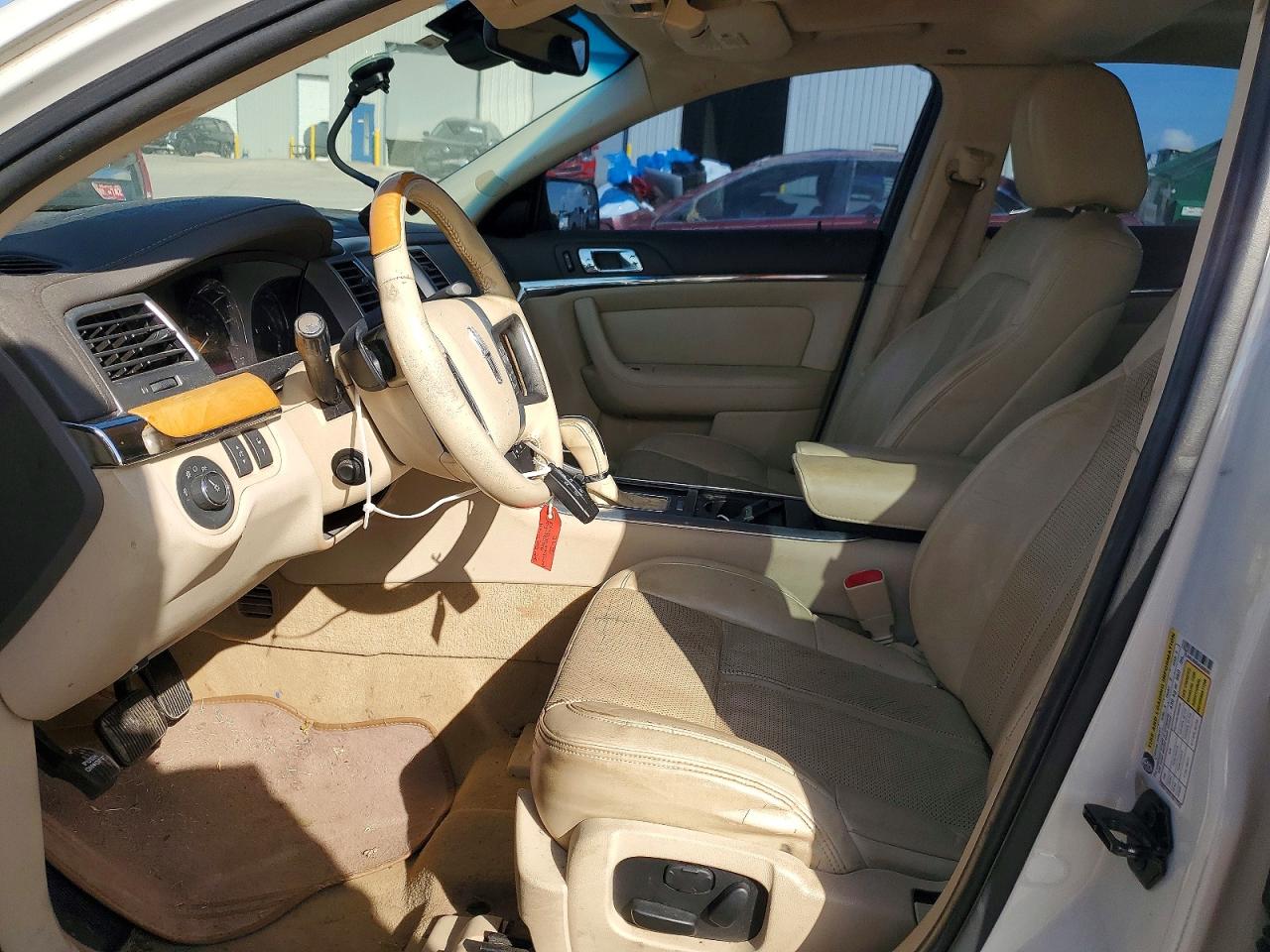 2010 LINCOLN MKS photo 13