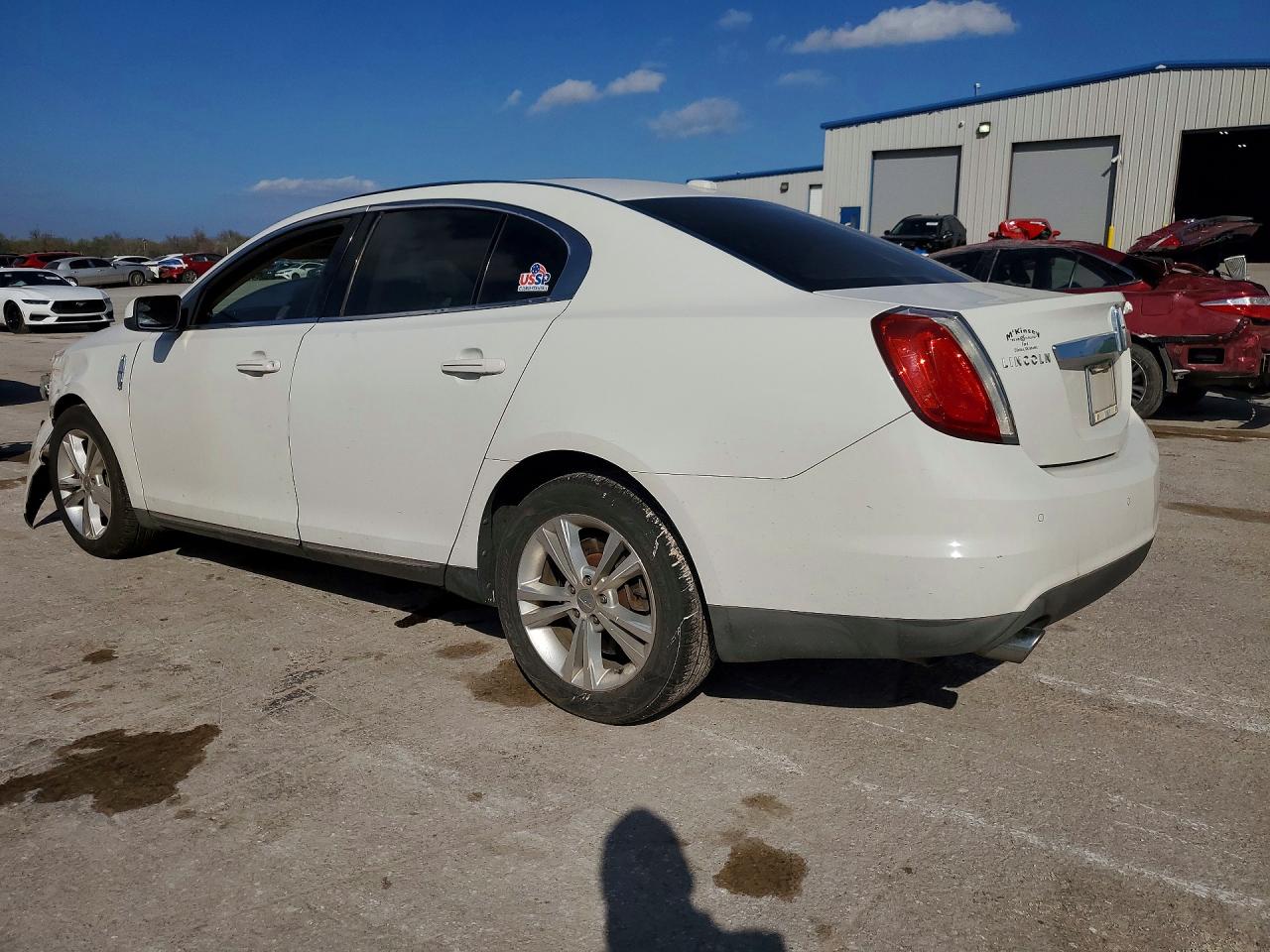 2010 LINCOLN MKS photo 3