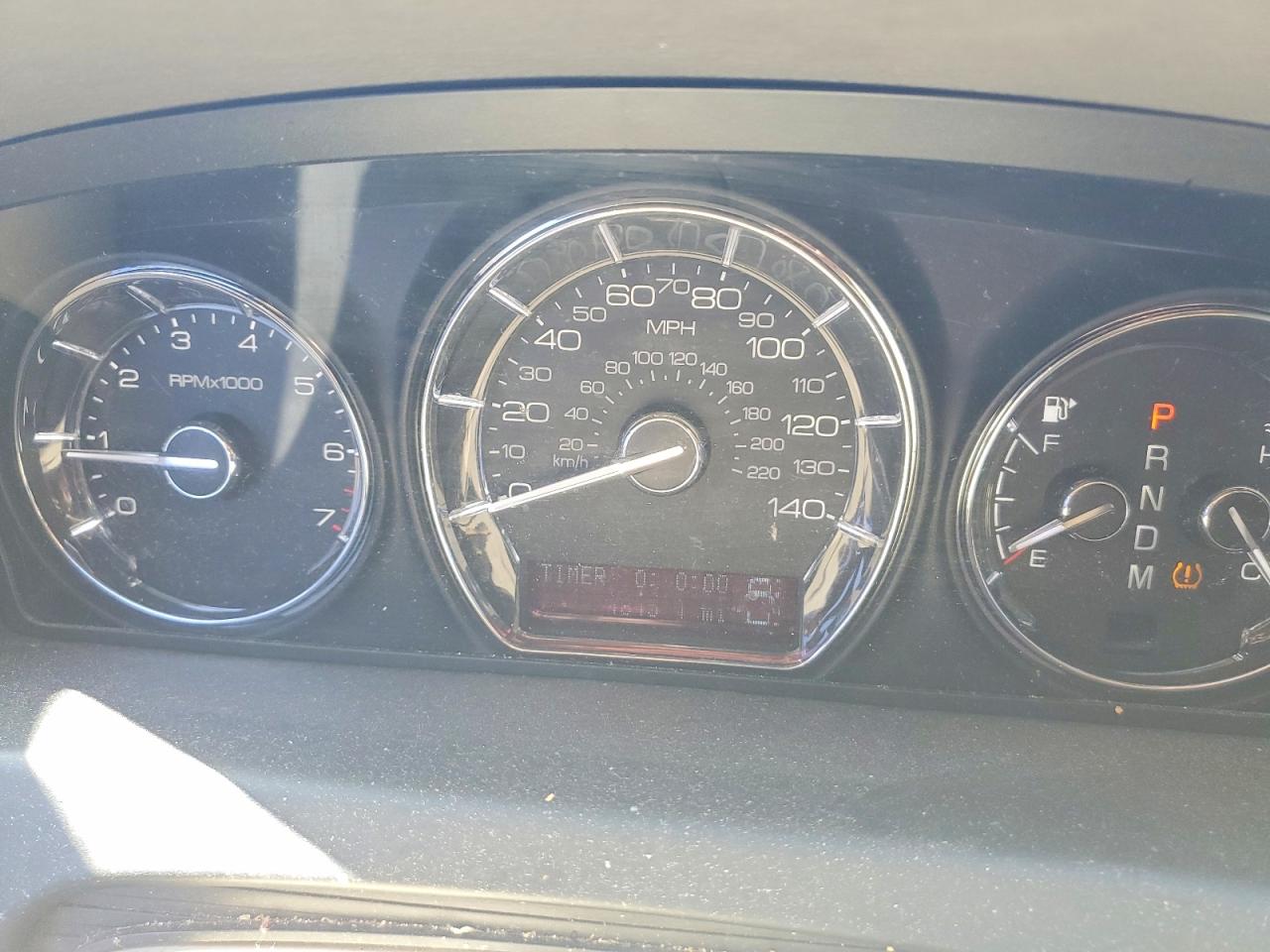 2010 LINCOLN MKS photo 17