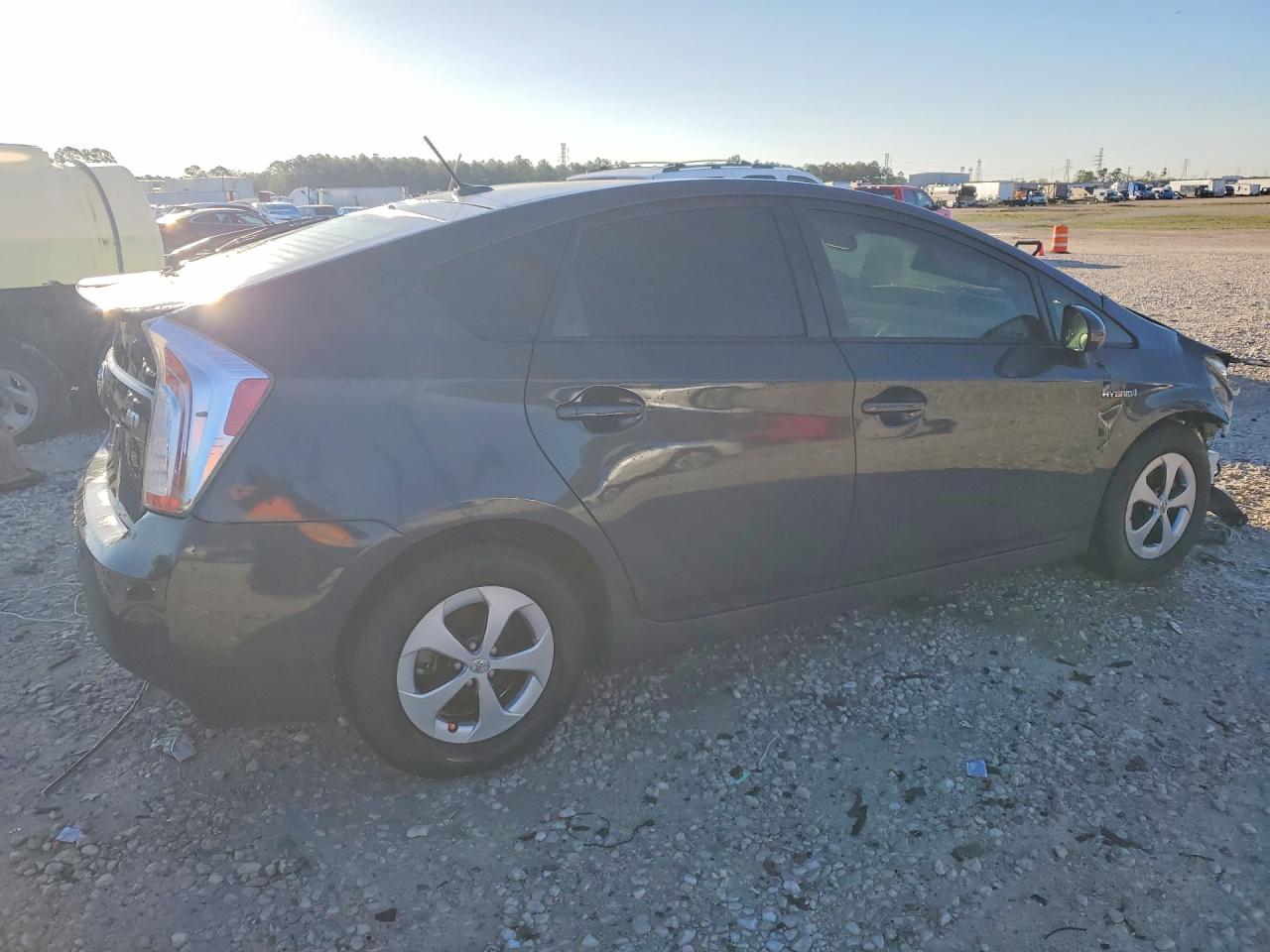2015 TOYOTA PRIUS THREE photo 3