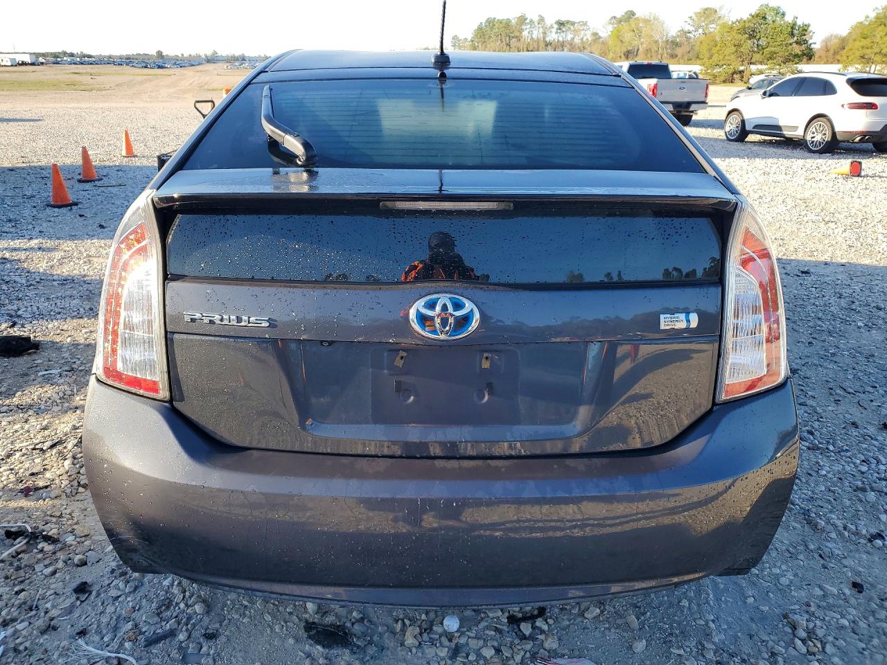 2015 TOYOTA PRIUS THREE photo 6