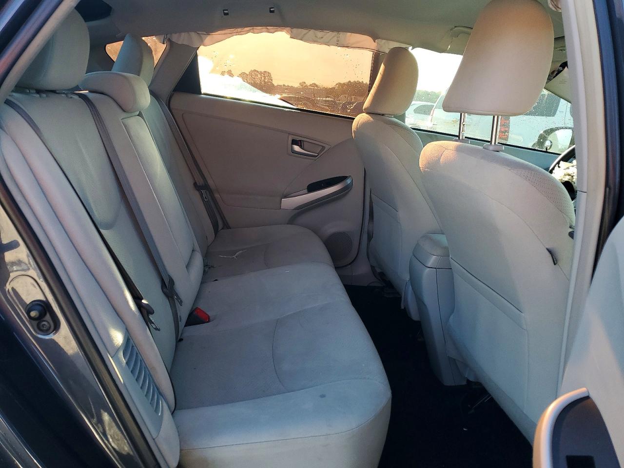 2015 TOYOTA PRIUS THREE photo 10