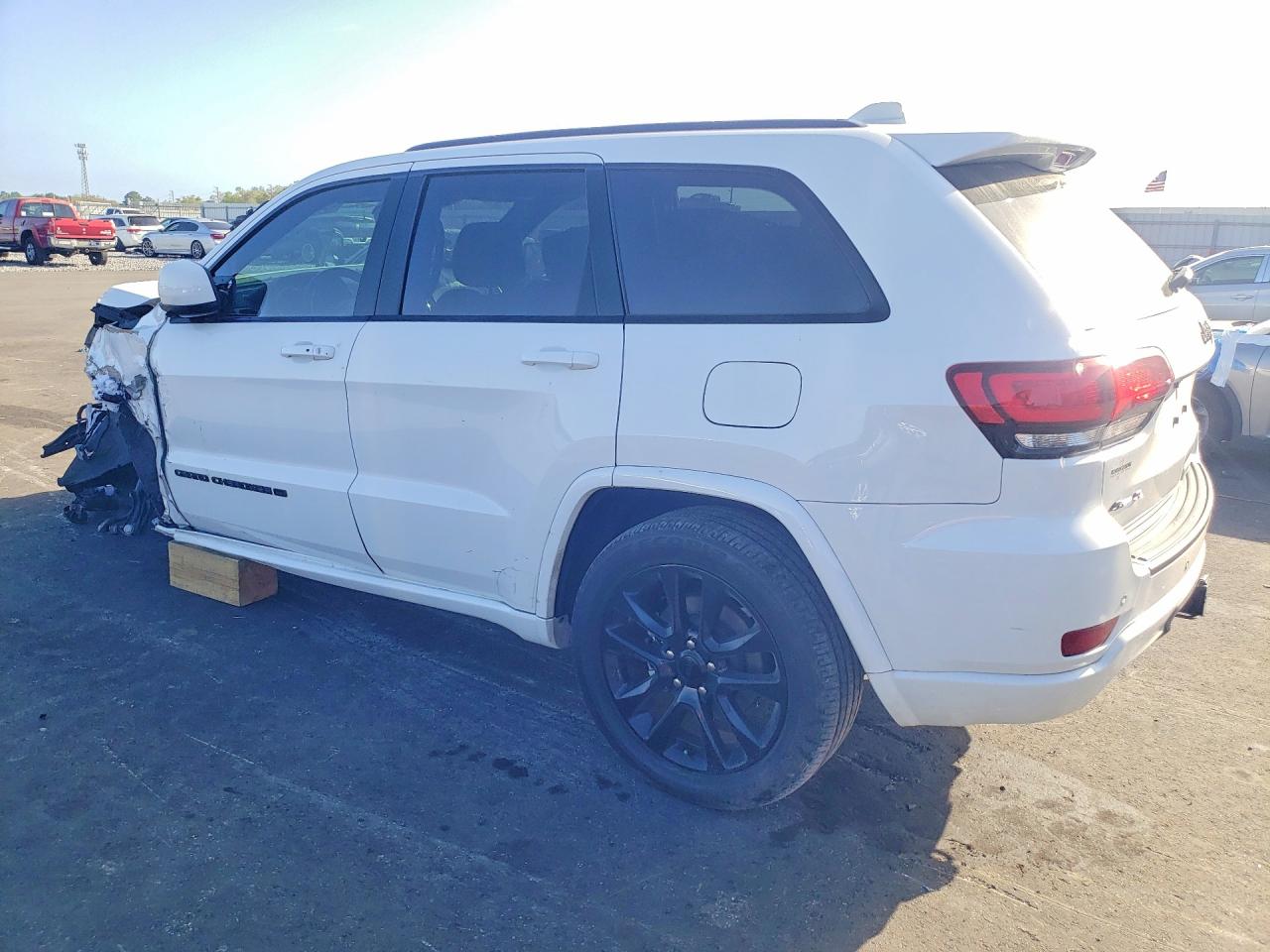 2022 JEEP GRAND CHEROKEE LAREDO E photo 3