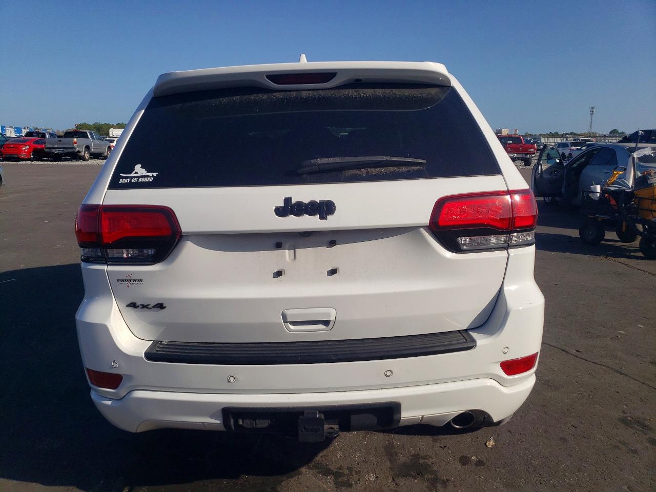 2022 JEEP GRAND CHEROKEE LAREDO E photo 11