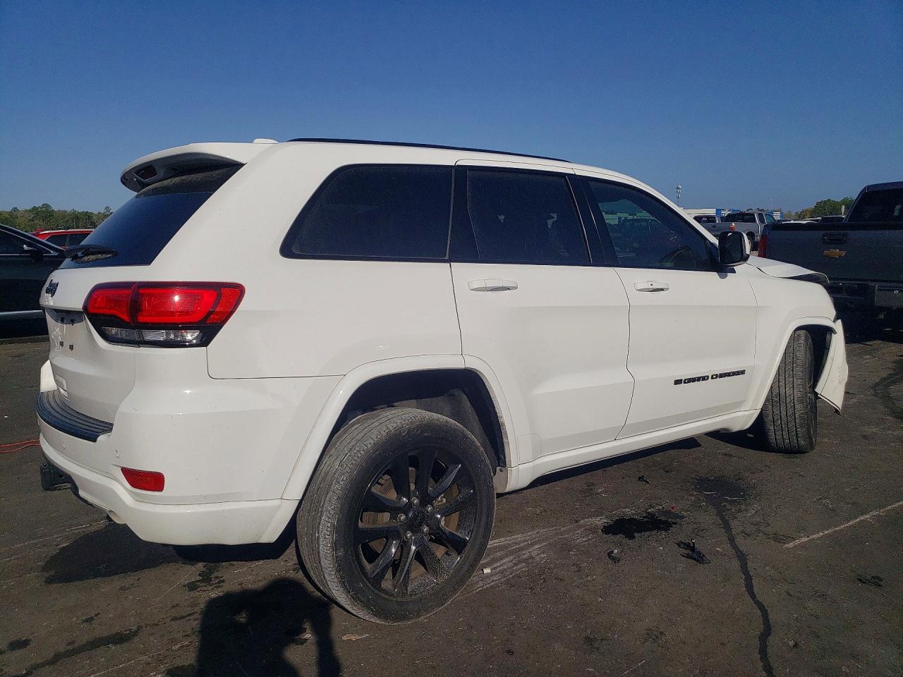 2022 JEEP GRAND CHEROKEE LAREDO E photo 5