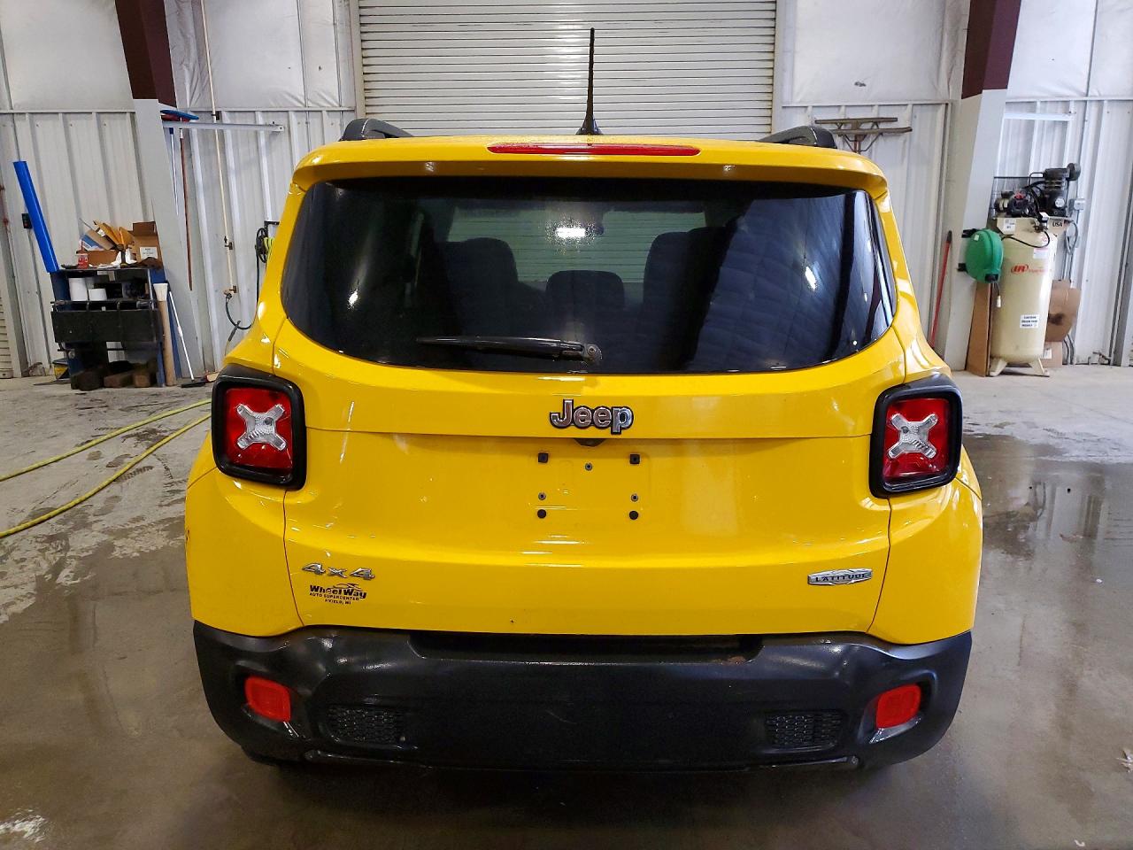 2017 JEEP RENEGADE LATITUDE photo 6