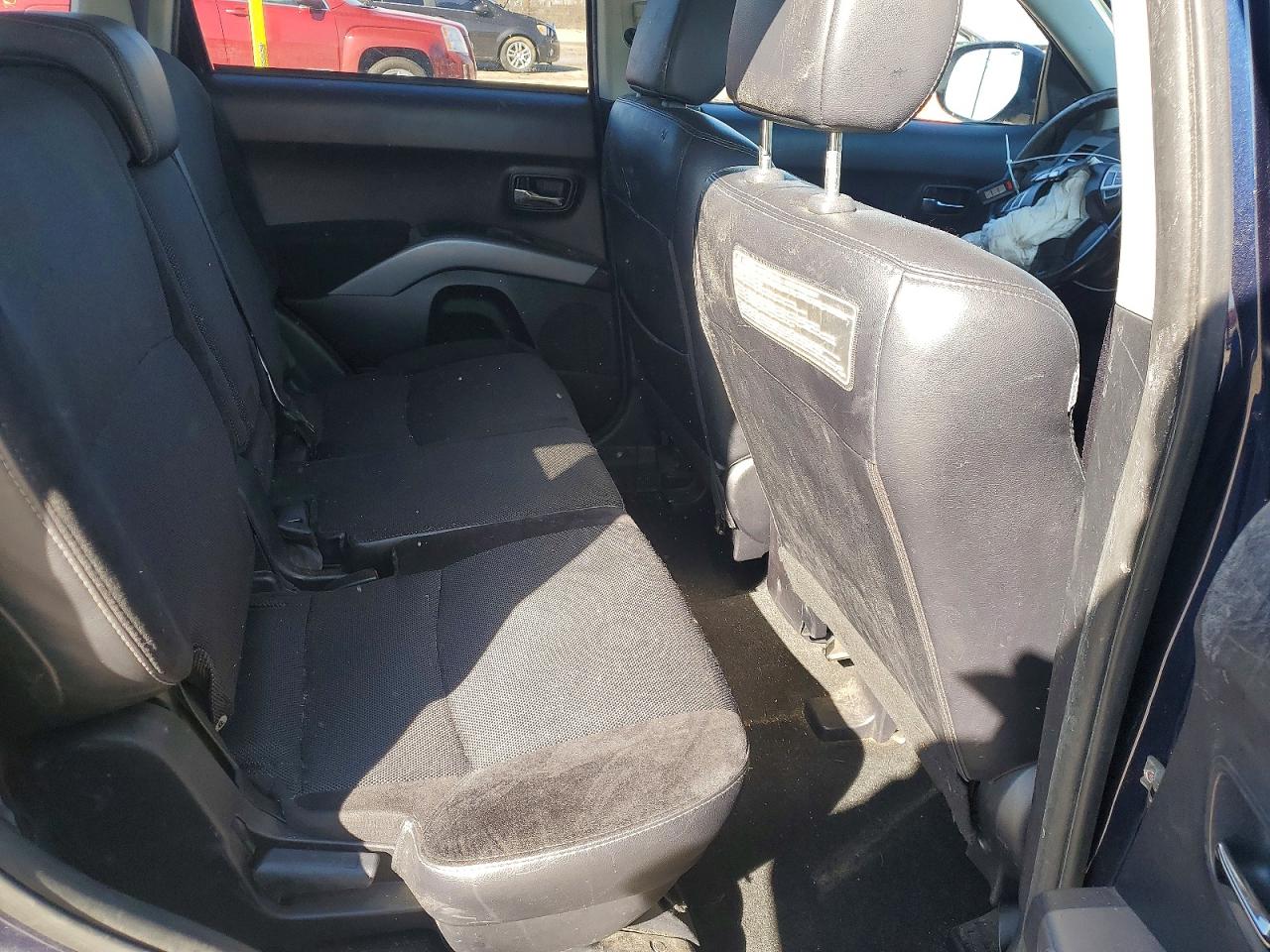 2011 MITSUBISHI OUTLANDER SE photo 11