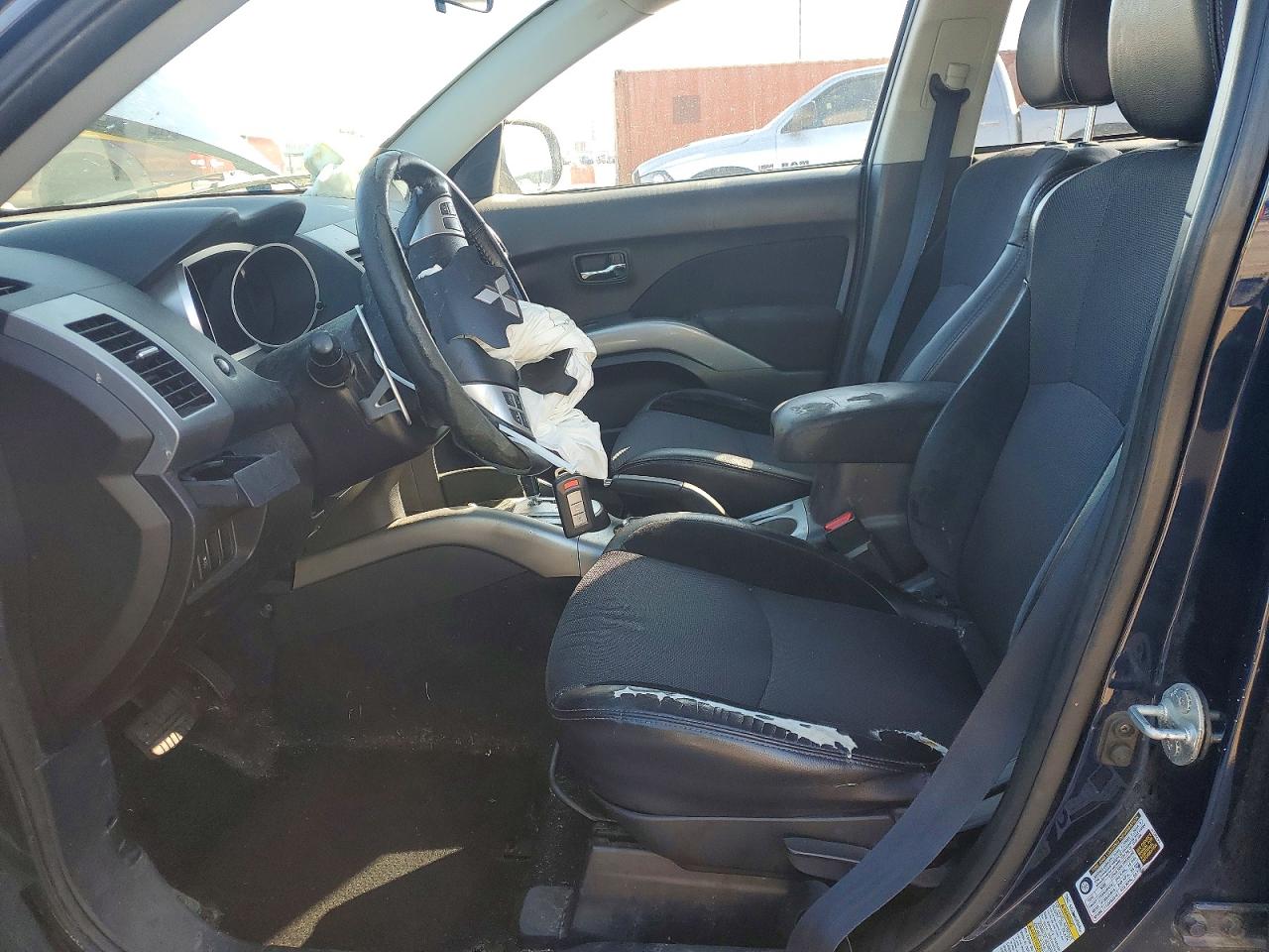 2011 MITSUBISHI OUTLANDER SE photo 7
