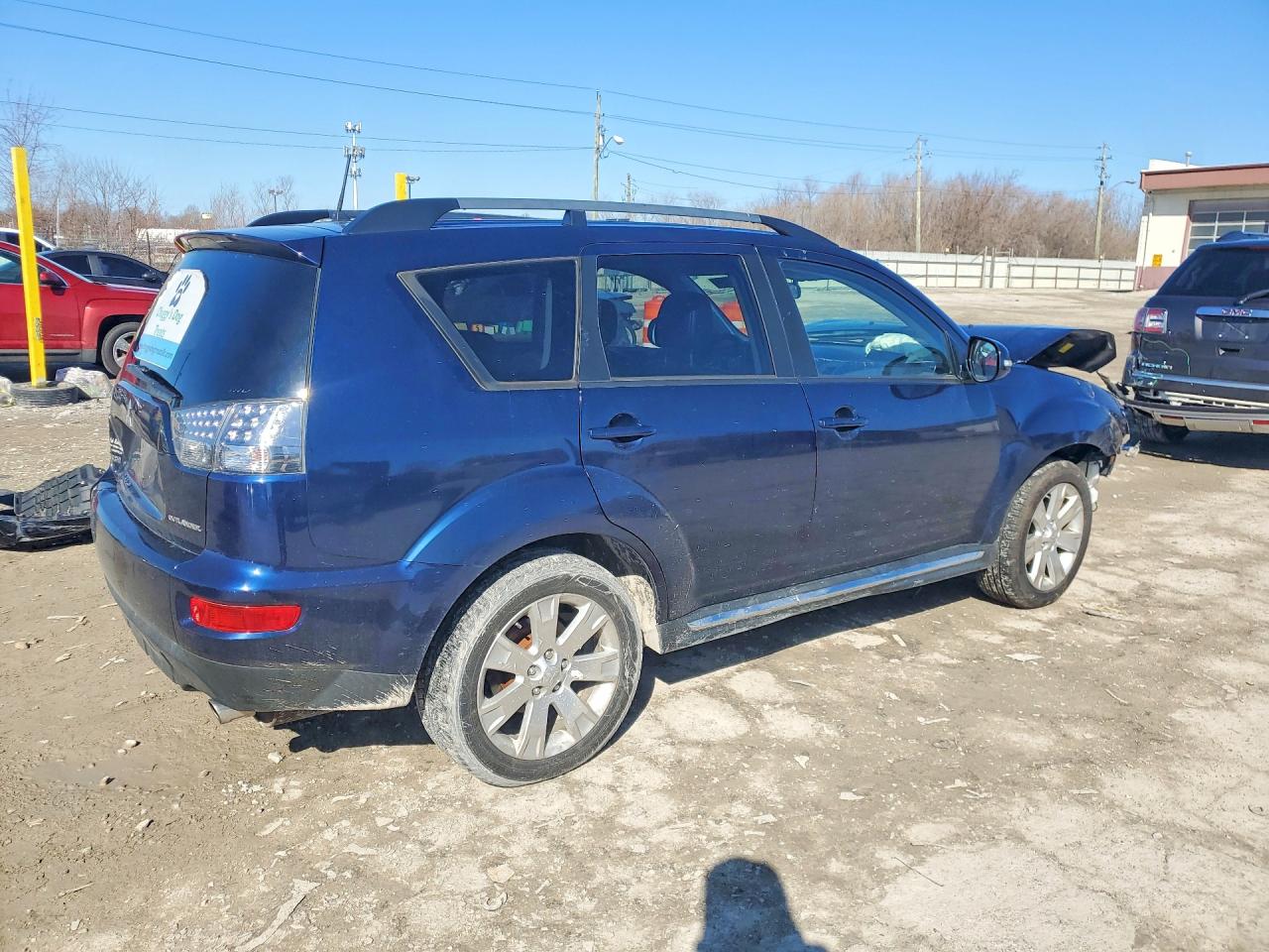 2011 MITSUBISHI OUTLANDER SE photo 3
