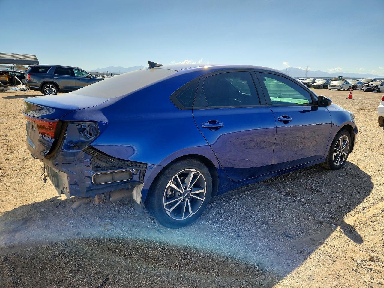 2023 KIA FORTE LXS photo 5