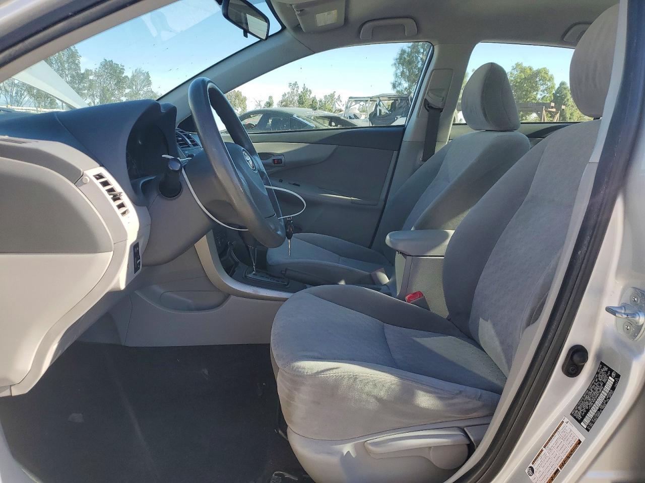 2009 TOYOTA COROLLA LE photo 13