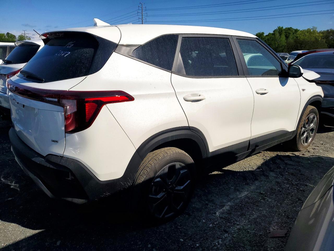 2025 KIA SELTOS LX photo 5