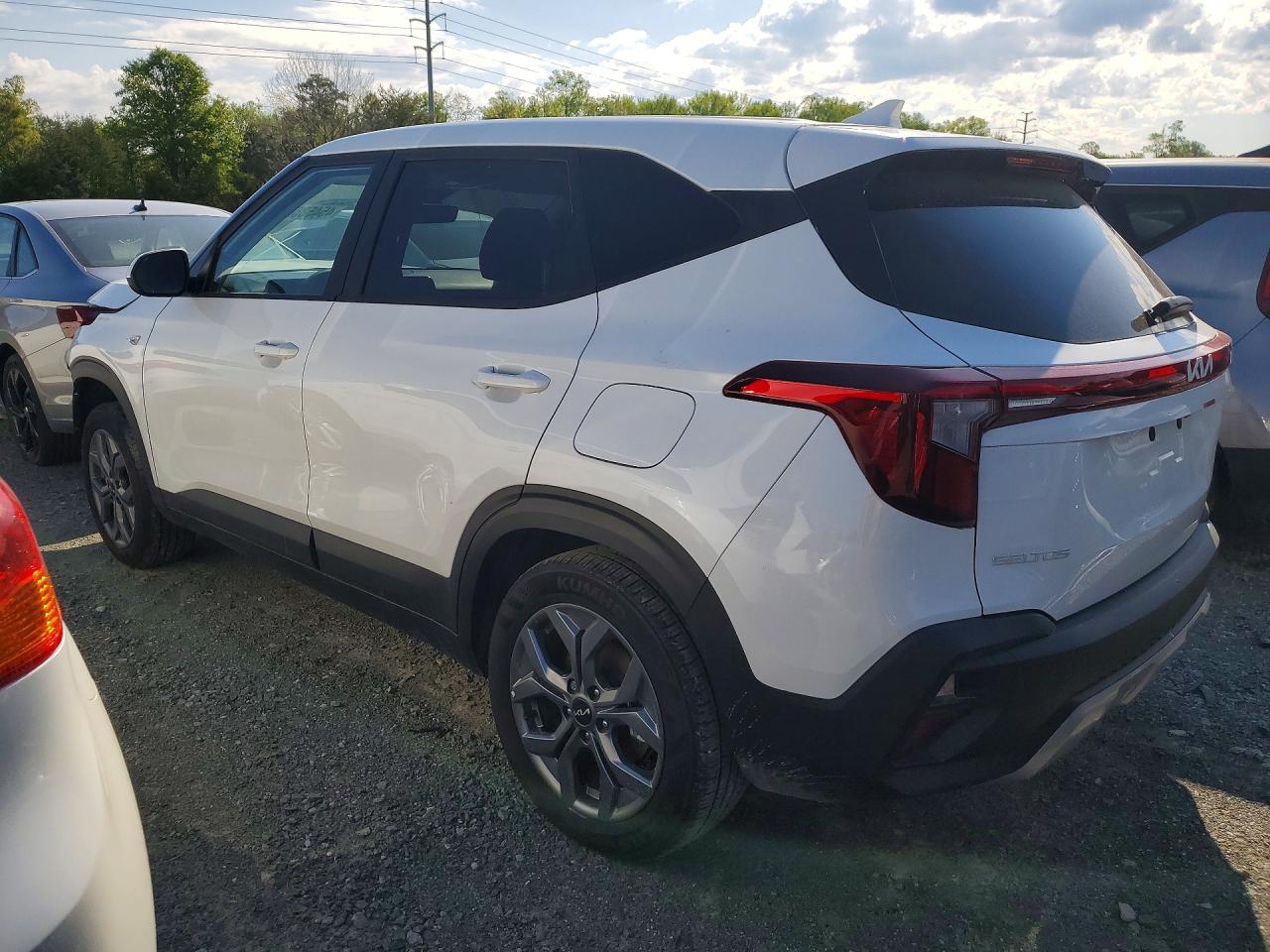 2025 KIA SELTOS LX photo 3