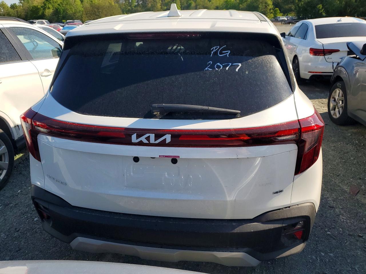 2025 KIA SELTOS LX photo 11