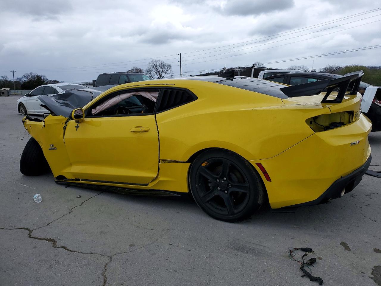 2017 CHEVROLET CAMARO LT photo 4
