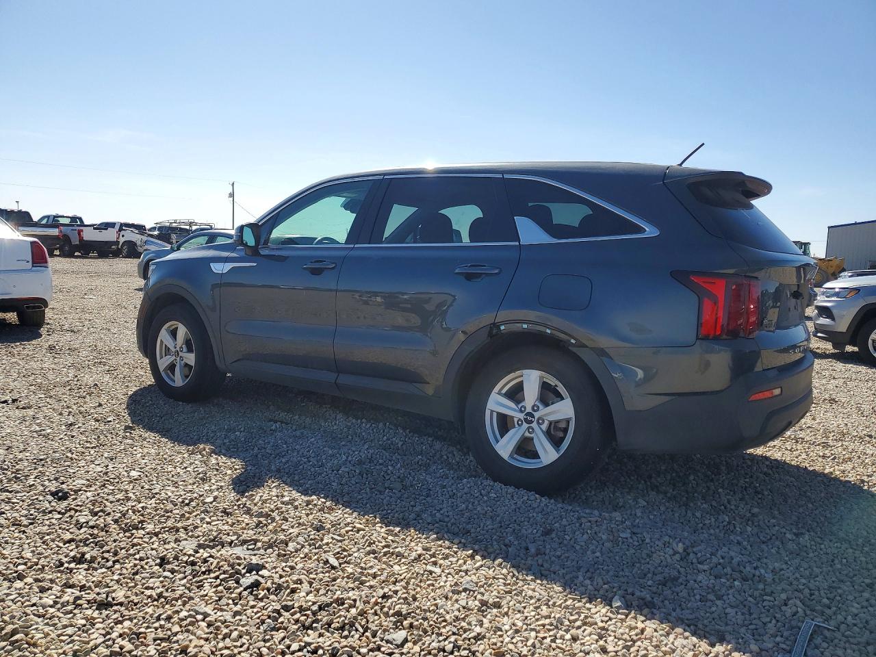 2022 KIA SORENTO LX photo 3