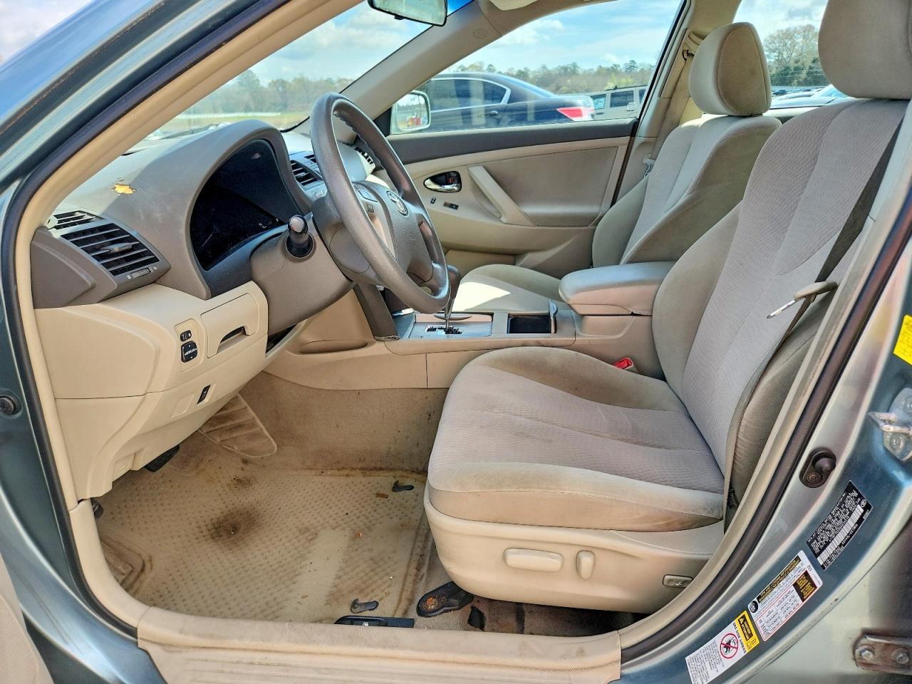 2011 TOYOTA CAMRY LE photo 7