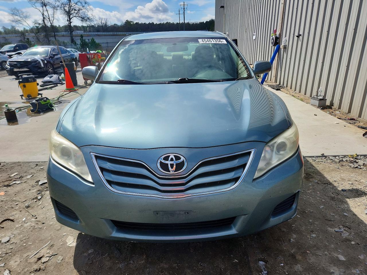 2011 TOYOTA CAMRY LE photo 5