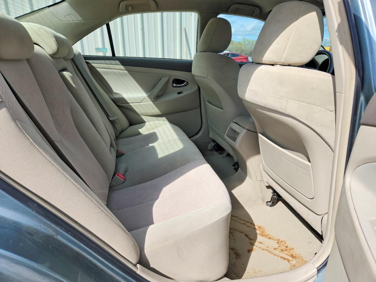 2011 TOYOTA CAMRY LE photo 10