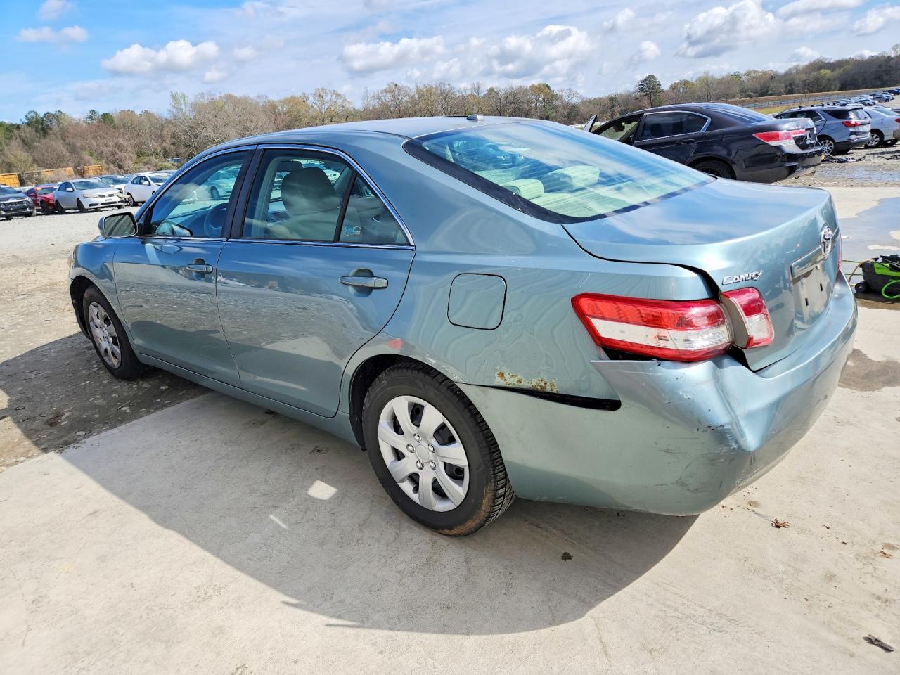 2011 TOYOTA CAMRY LE photo 2