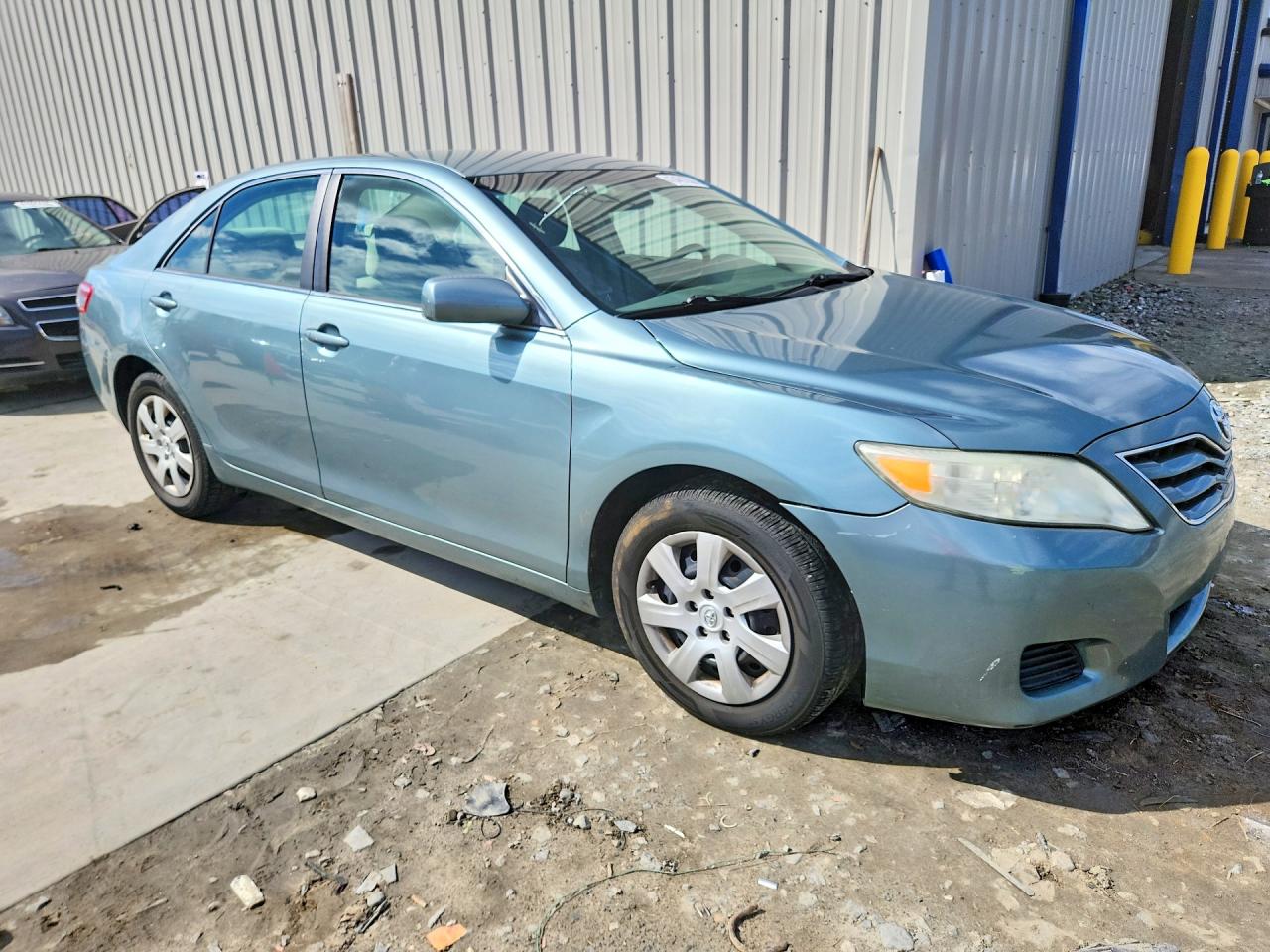 2011 TOYOTA CAMRY LE photo 4