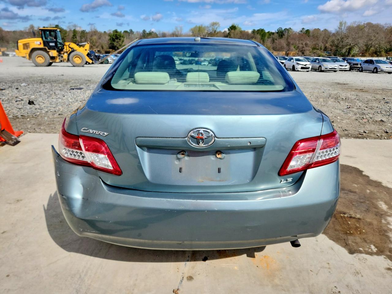 2011 TOYOTA CAMRY LE photo 6