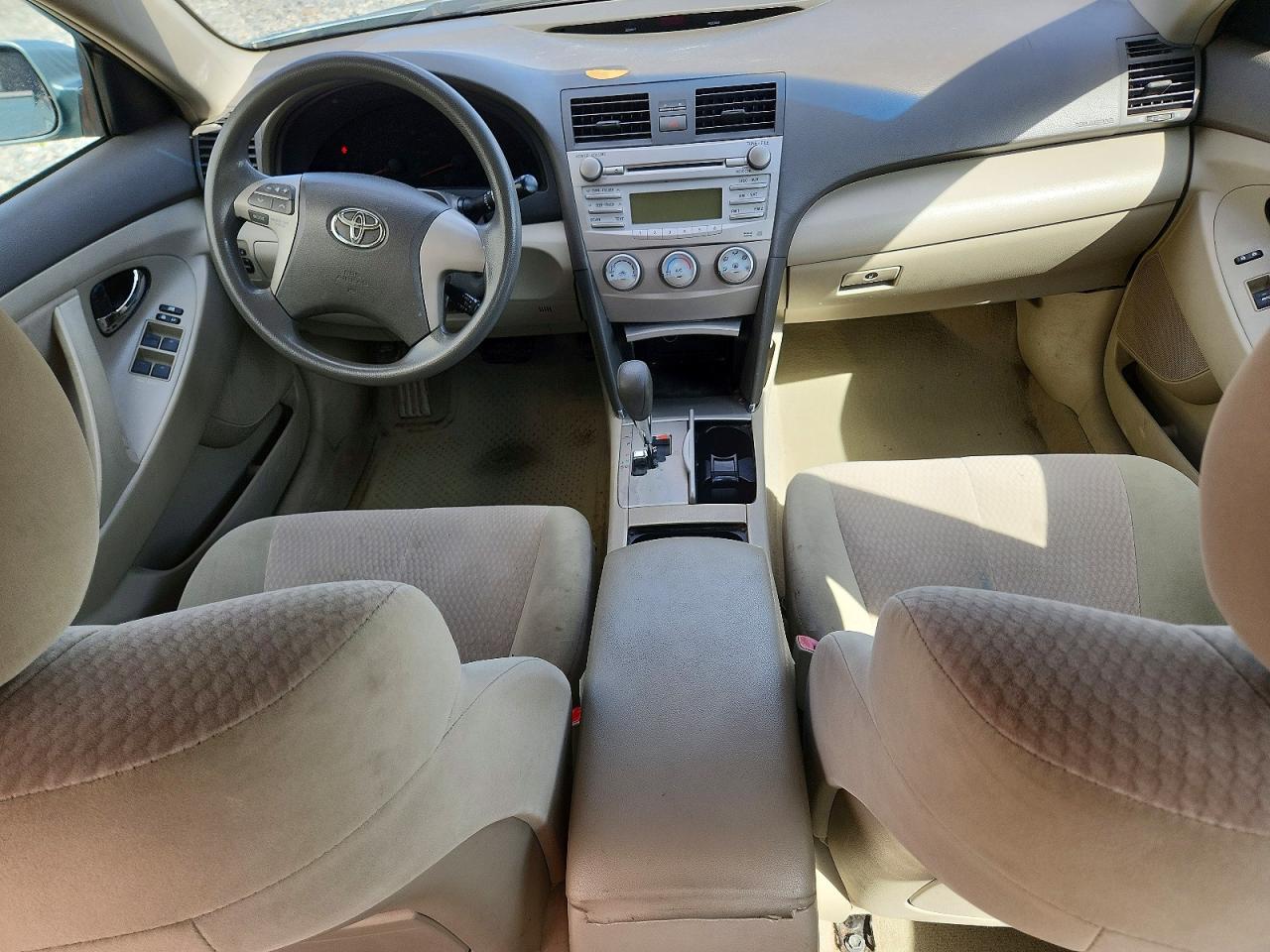 2011 TOYOTA CAMRY LE photo 8