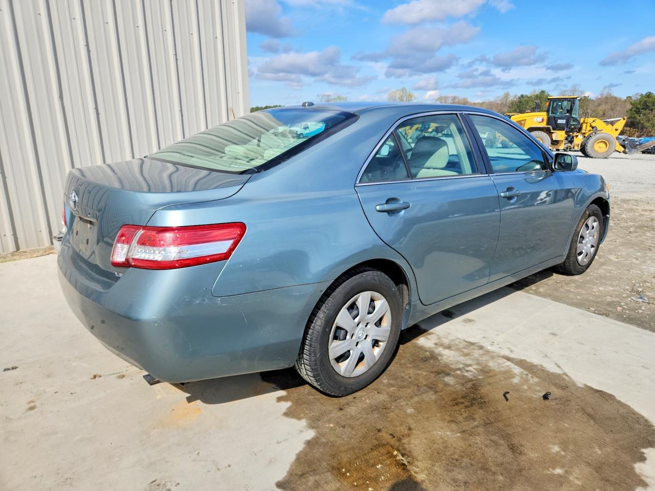 2011 TOYOTA CAMRY LE photo 3