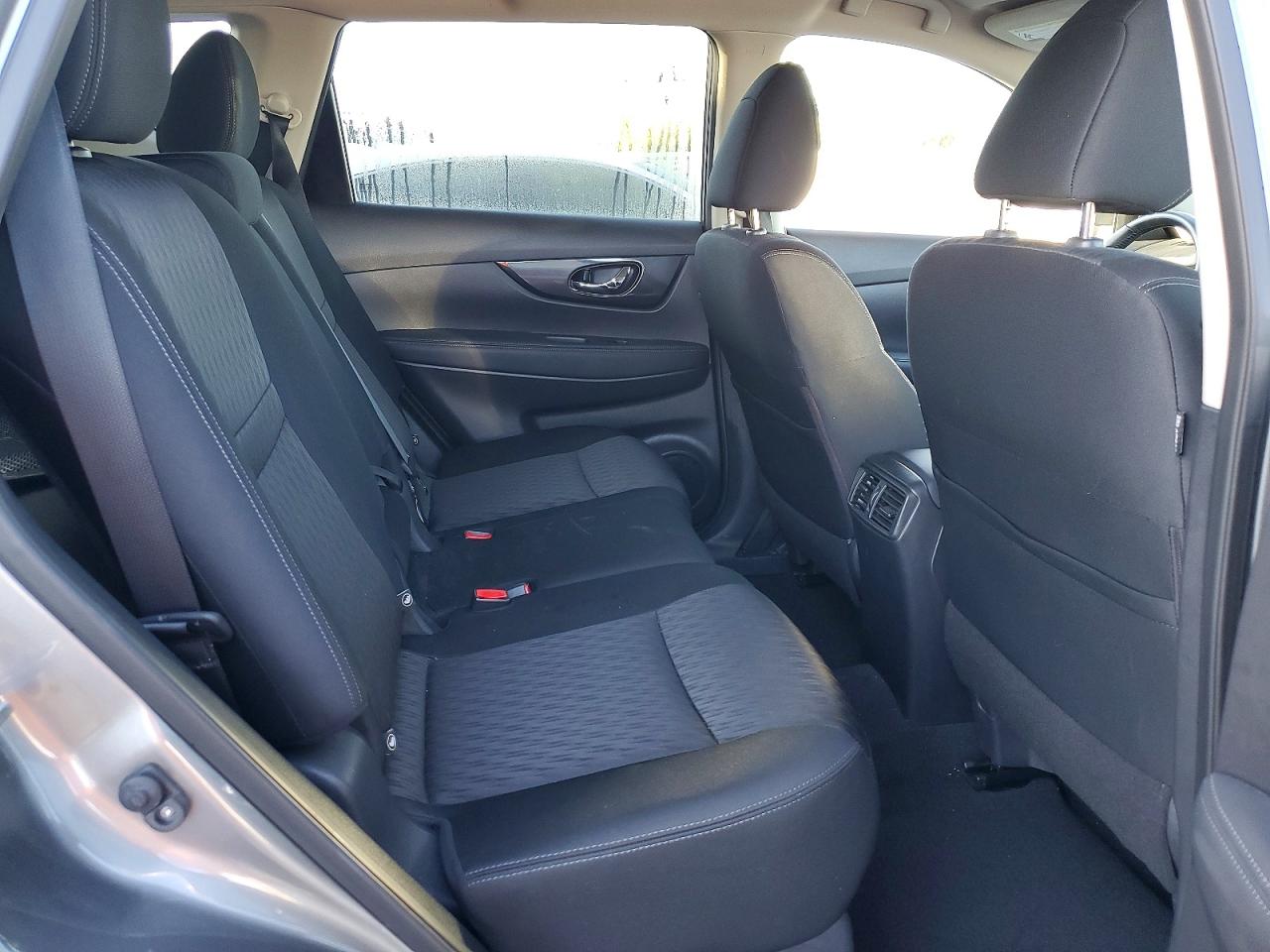 2018 NISSAN ROGUE SV photo 21