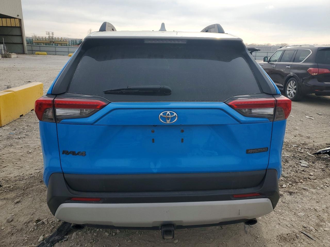 2019 TOYOTA RAV4 ADVENTURE photo 11