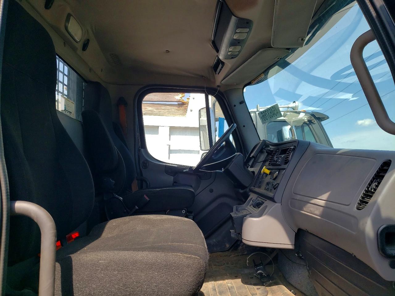 2016 FREIGHTLINER M2 106 MEDIUM DUTY photo 9