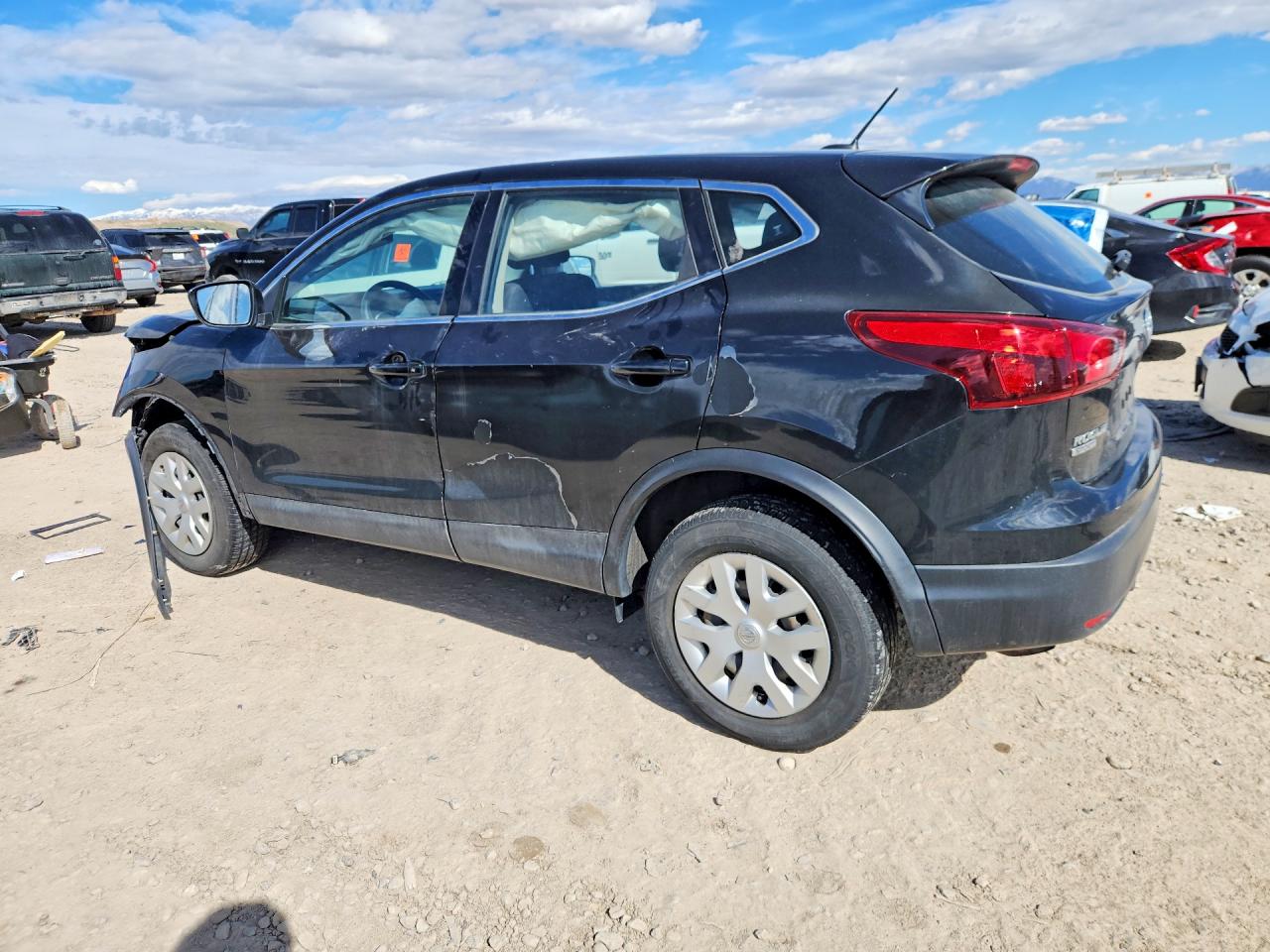 2018 NISSAN ROGUE SPORT S photo 2