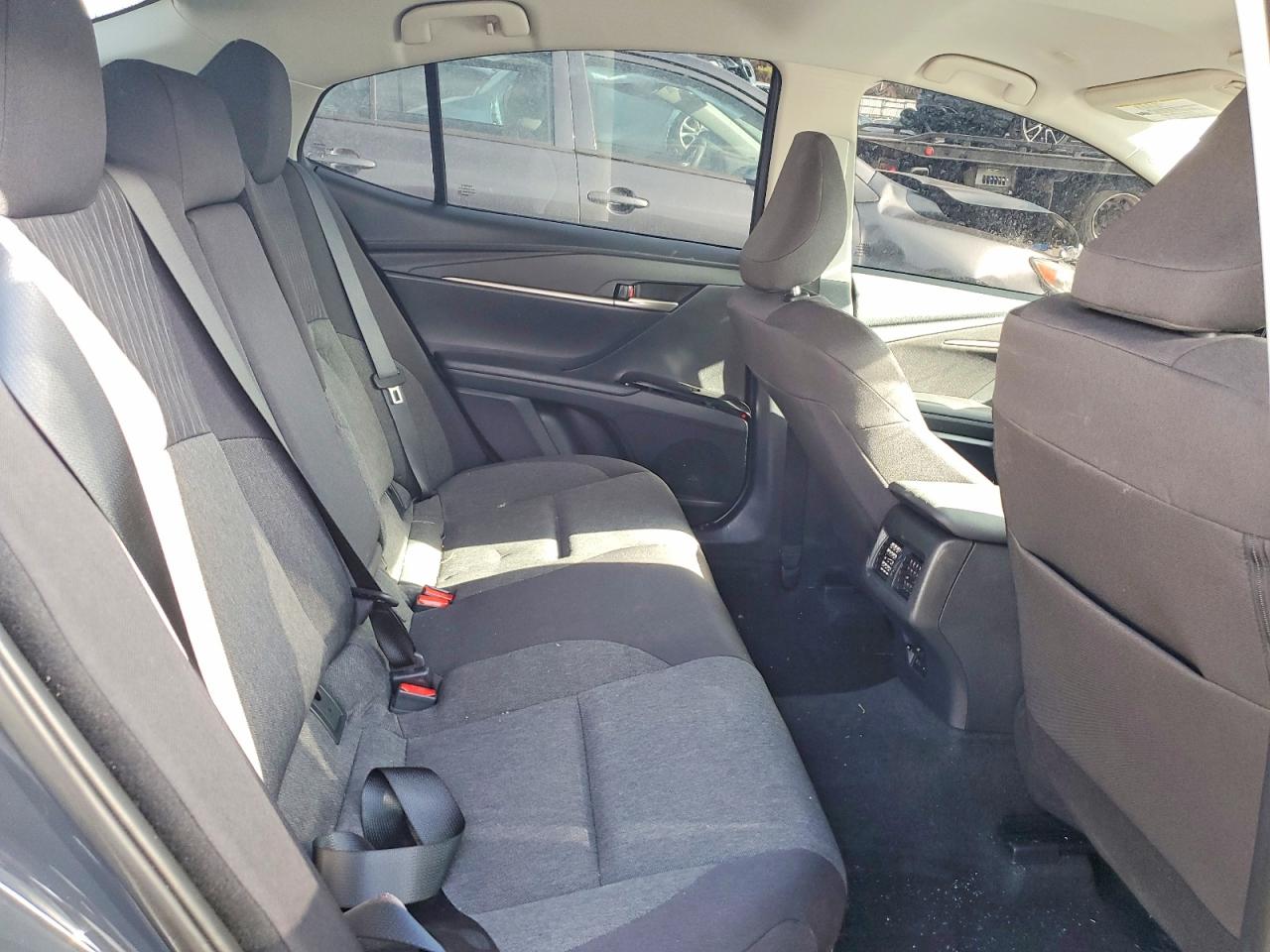 2025 TOYOTA CAMRY LE photo 28