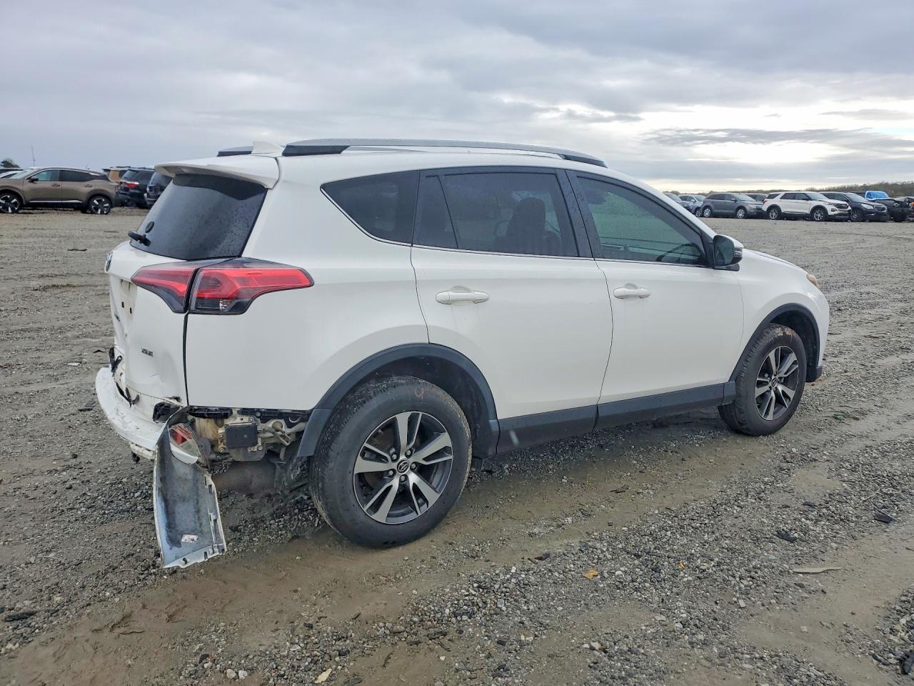 2018 TOYOTA RAV4 XLE photo 7