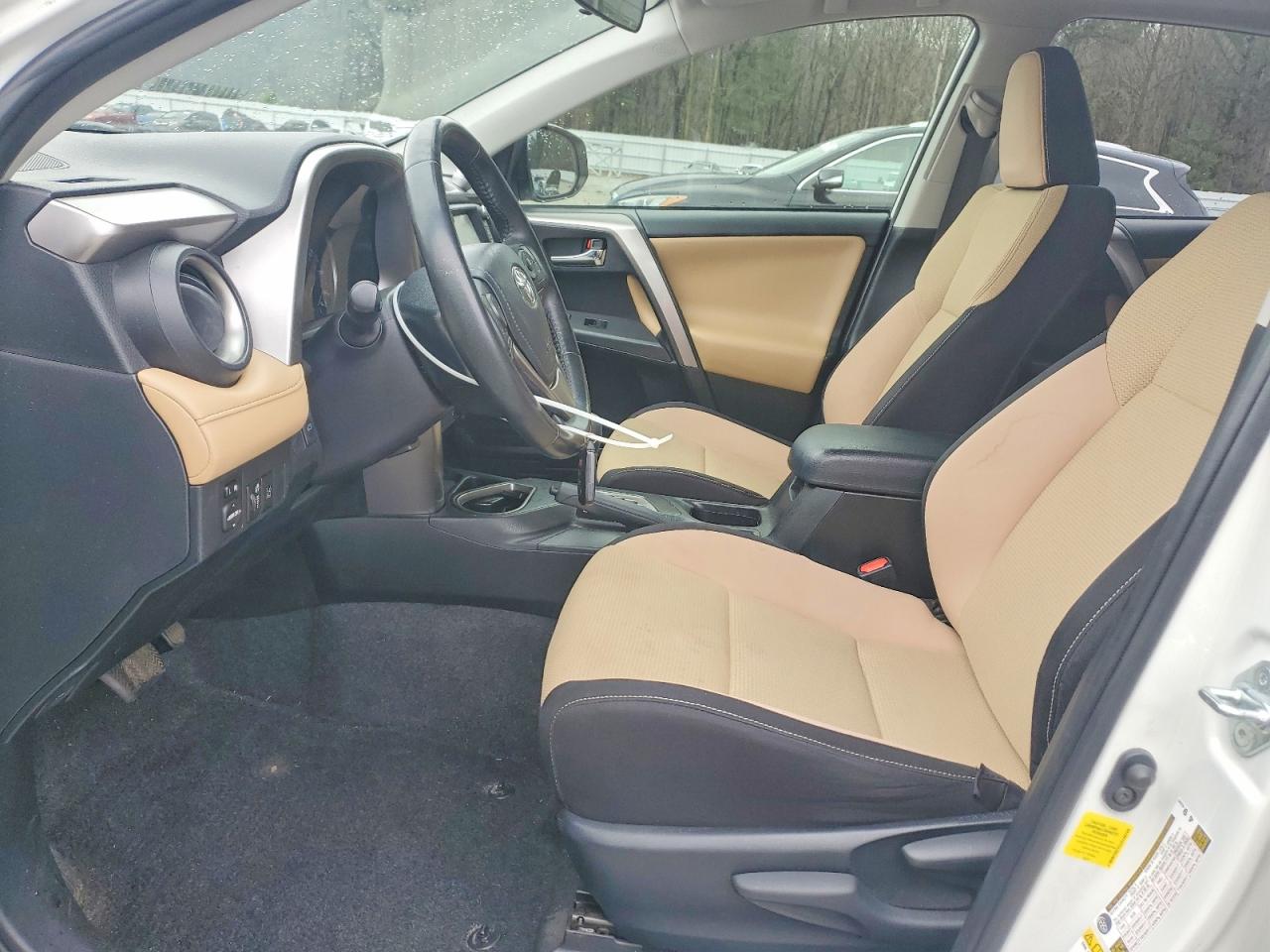 2018 TOYOTA RAV4 XLE photo 19