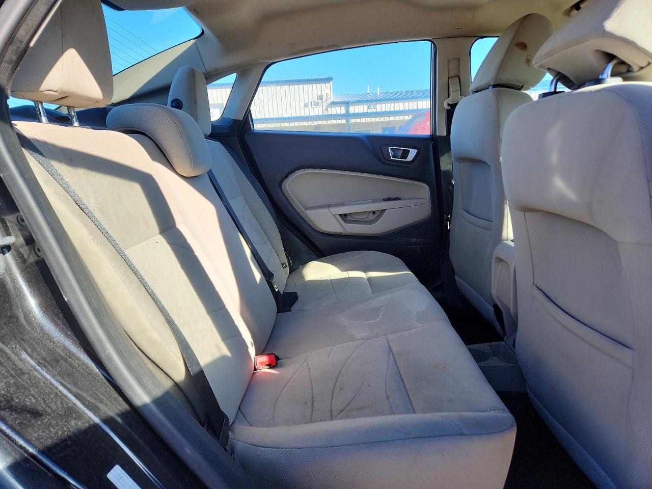 2015 FORD FIESTA SE photo 19